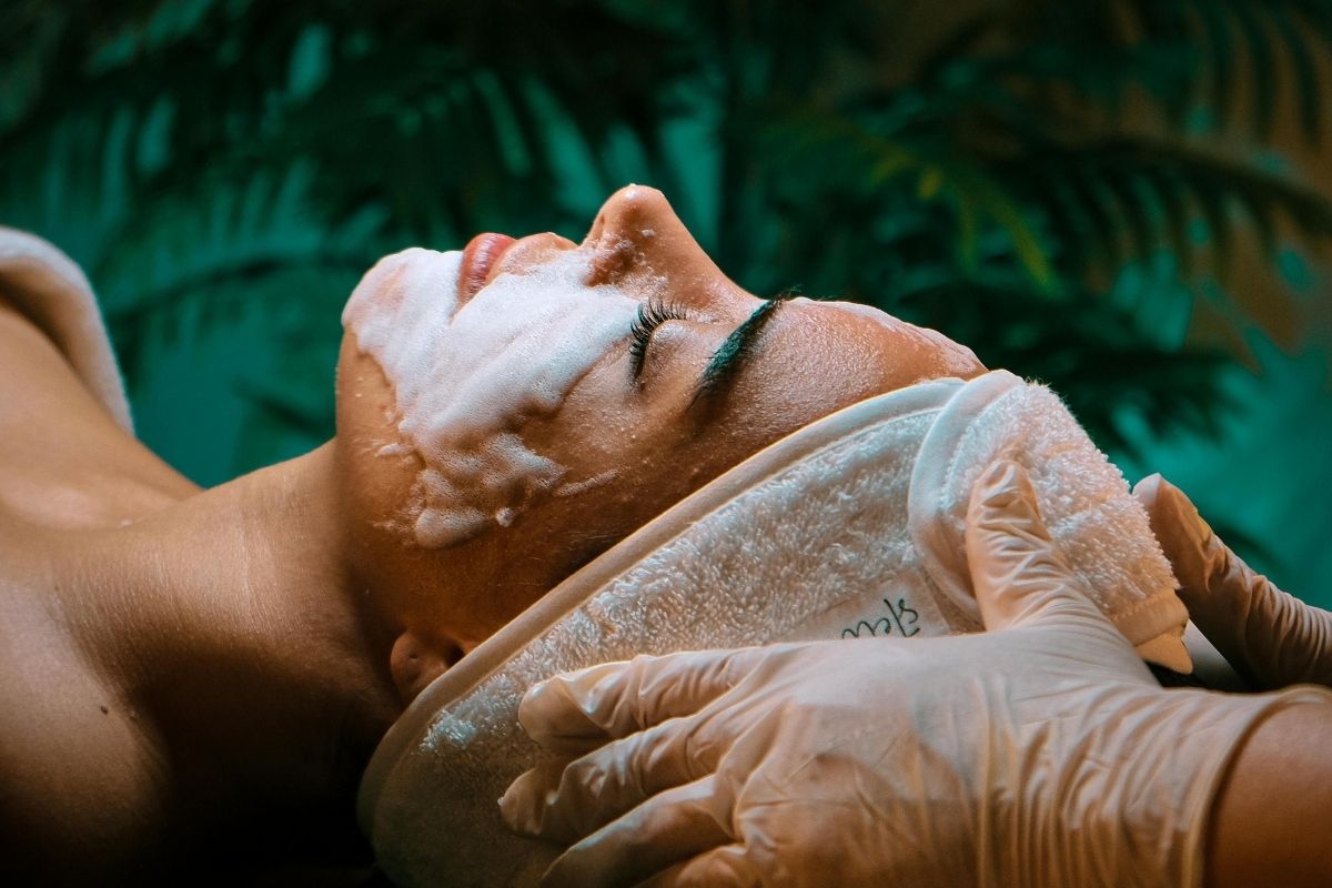 4. How Acne Facials Work_ The Science Behind the Glow