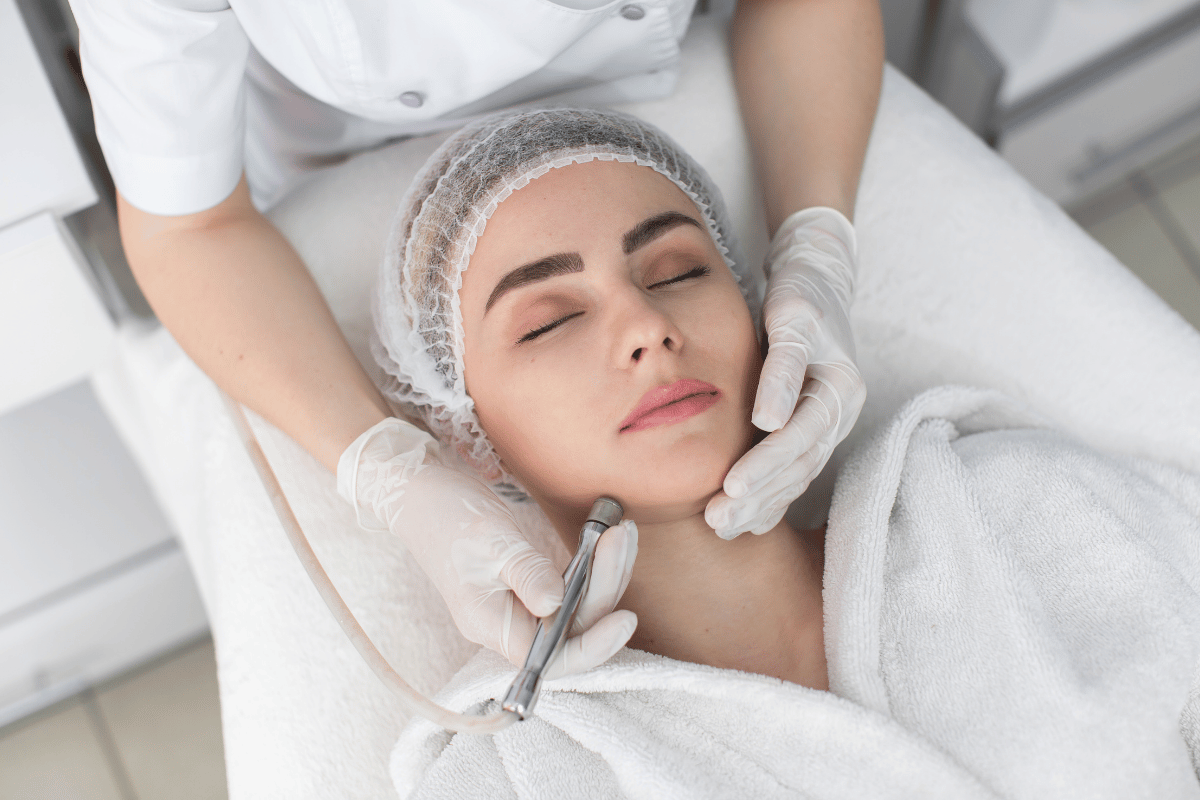 Client receiving hydro and oxygen facial treatment in Leawood KS for hydrated, glowing skin